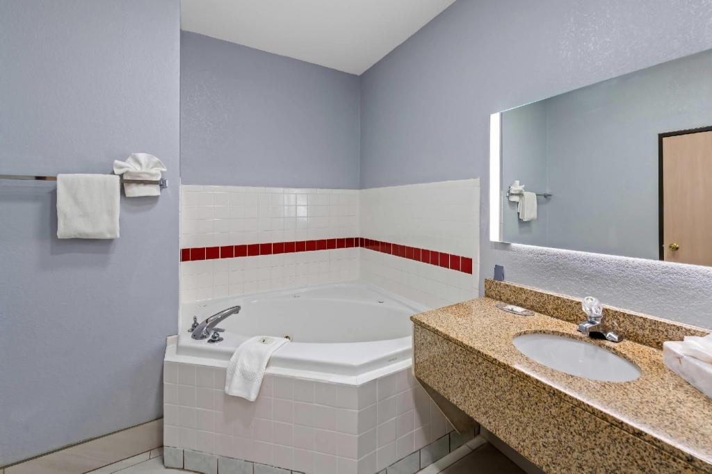 Upgrade, Efficiency, Suite, King Bed