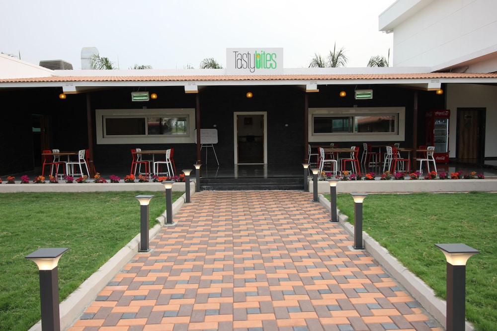 Hotel Majestique Pune 26/33