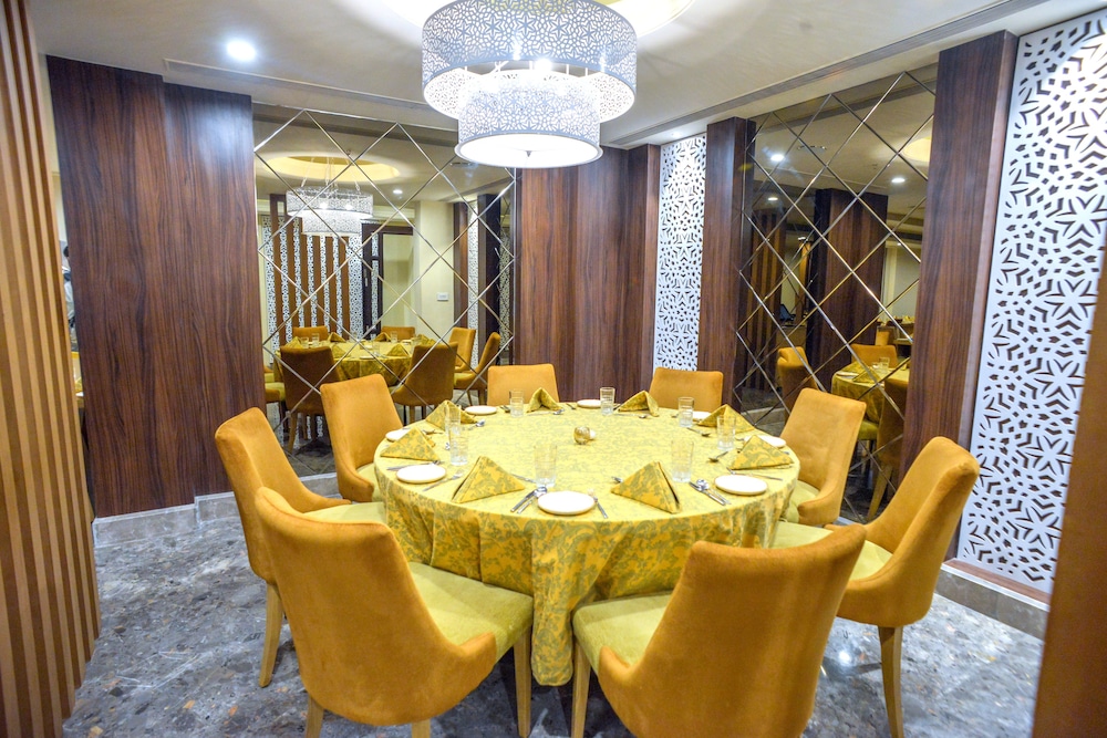 Efcee Sarovar Premiere Bhavnagar 46/52