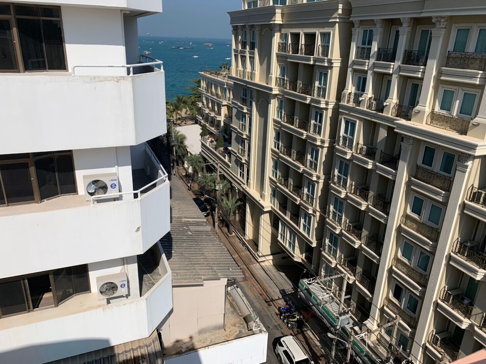 A.A. Pattaya Golden Beach Hotel 5/43