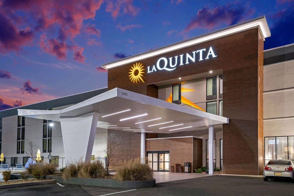 La Quinta Inn And Suites By Wyndham Columbus Ms 2/29