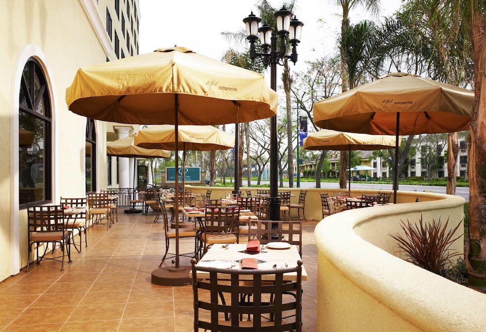 DoubleTree Suites by Hilton Hotel Anaheim Resort - Convention Center 45/56