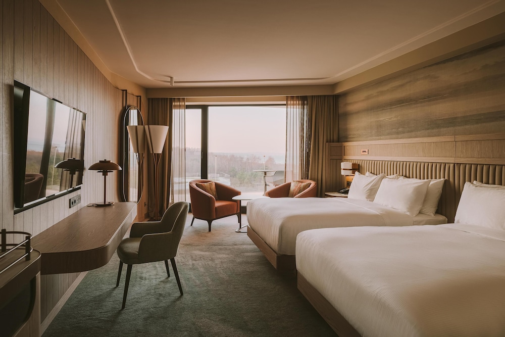 Superior, Twin Beds, Side View