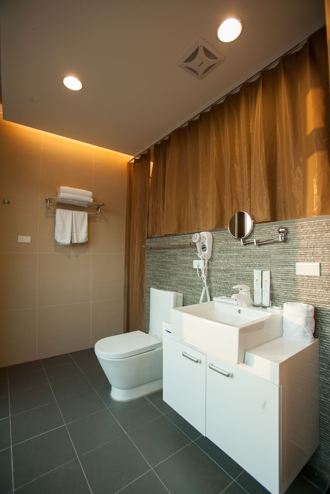 823-Tourist Hotel 28/64
