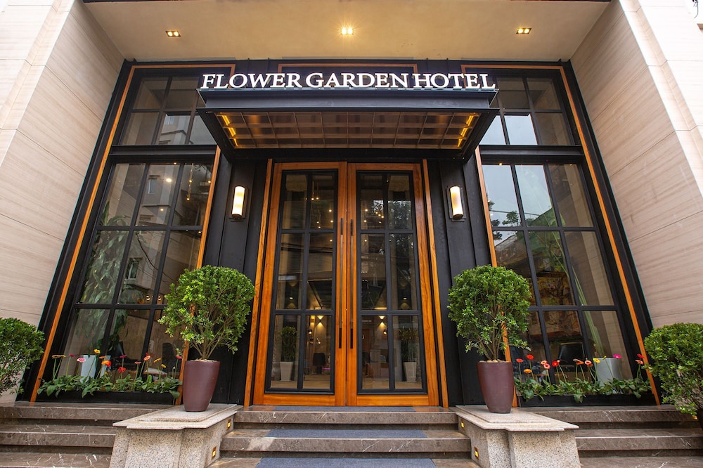 Flower Garden Hotel photo1