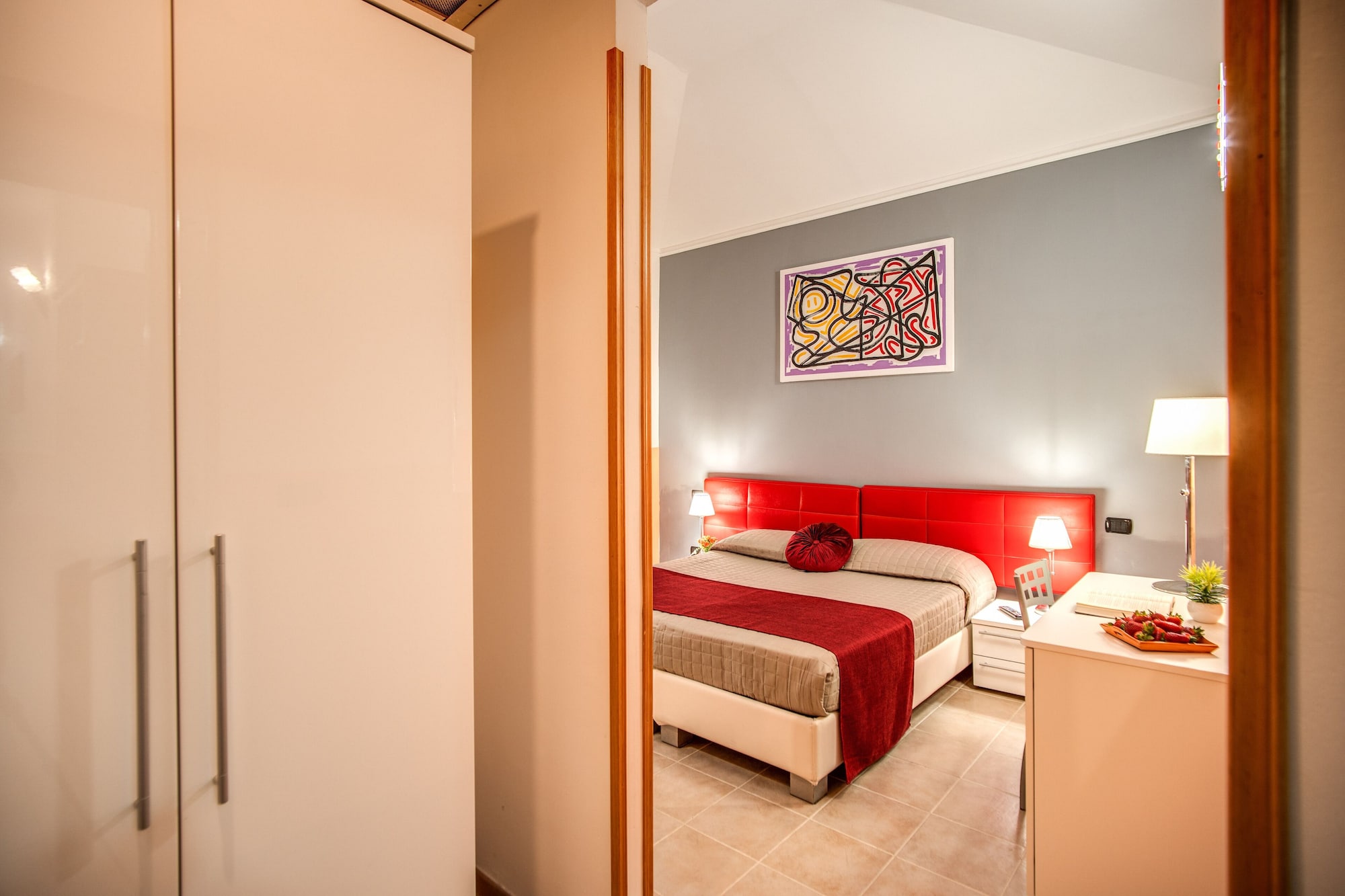 ROOM, DOUBLE OR TWIN BED