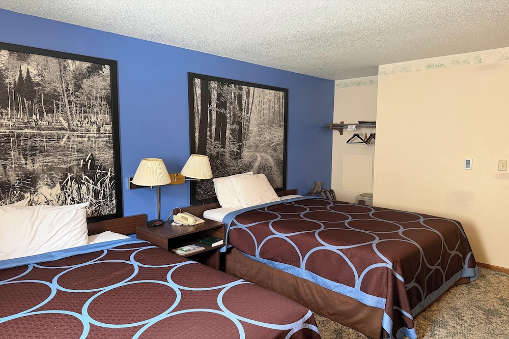 2 Queen Beds with Sofa Bed