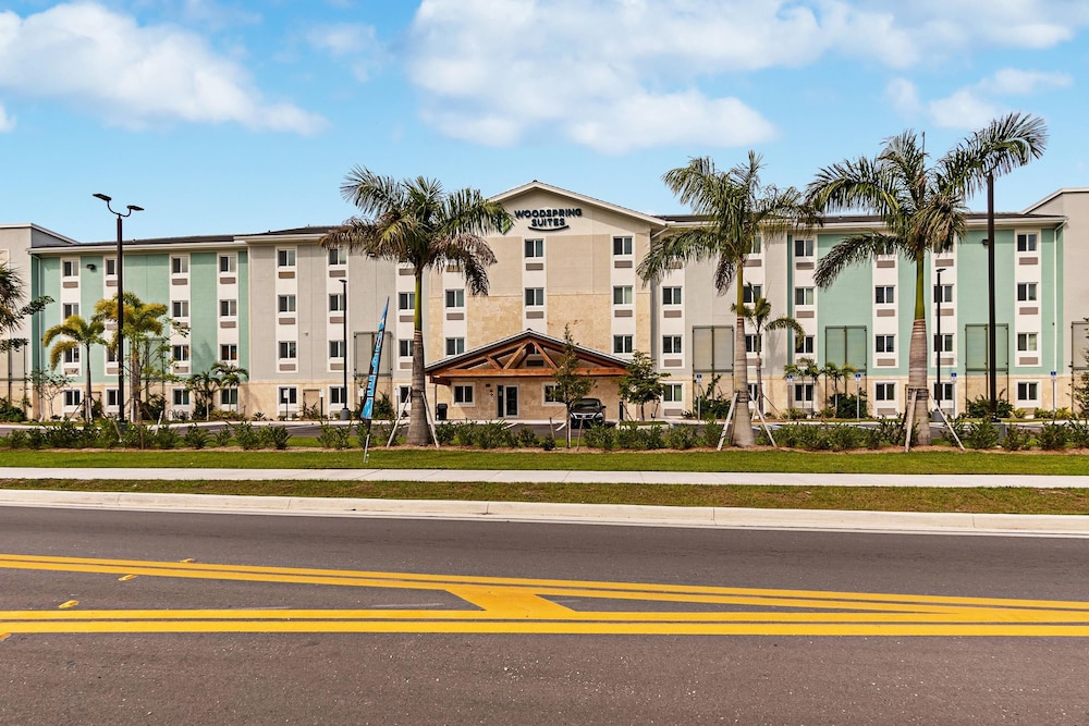 Woodspring Suites Naples 46/53