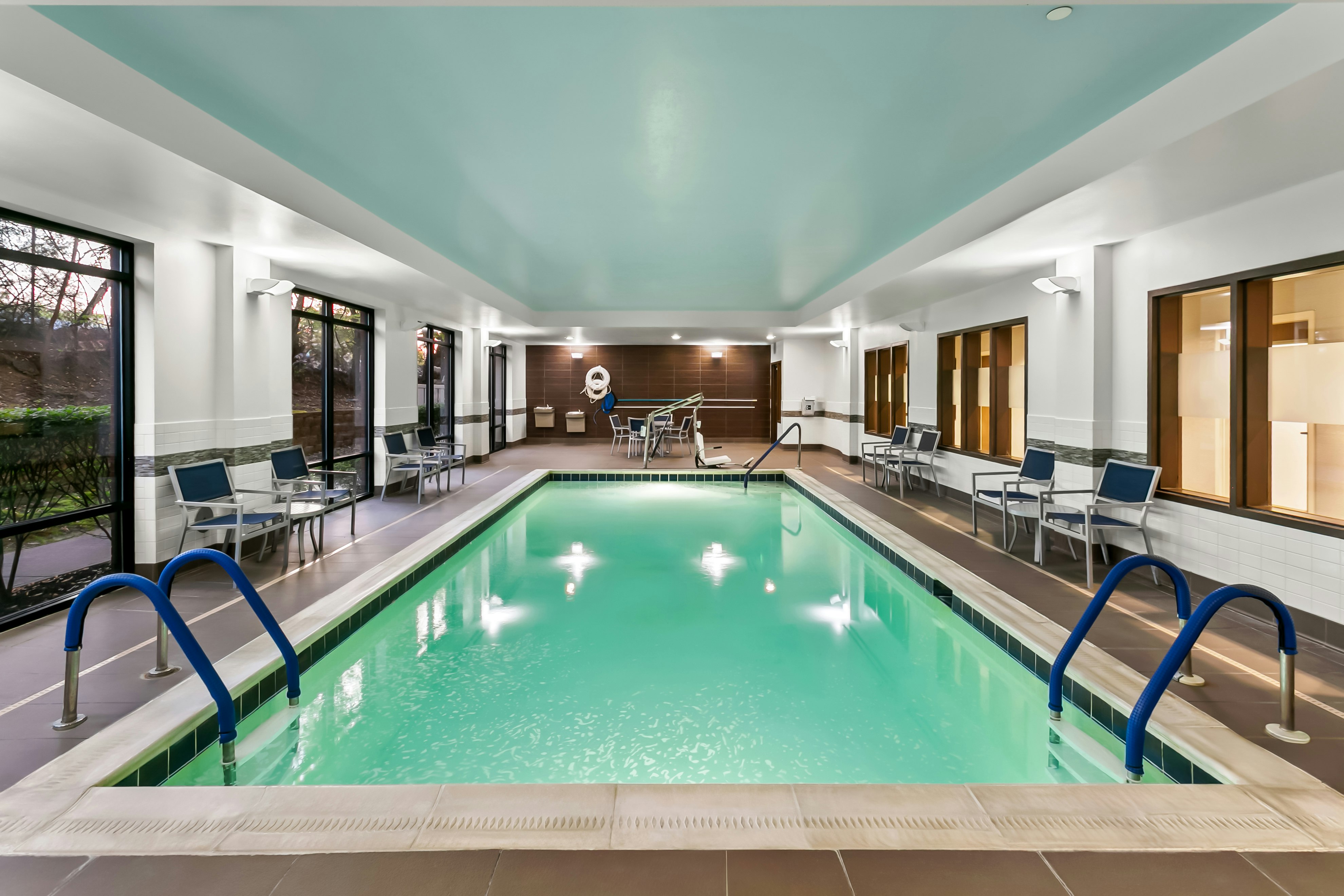 Hampton Inn Suites Baltimore Woodlawn 15/34