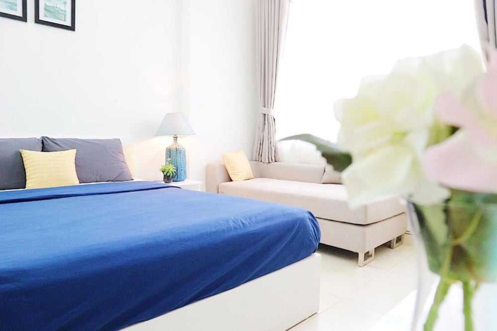 M-H Apartment Hotel 18/50
