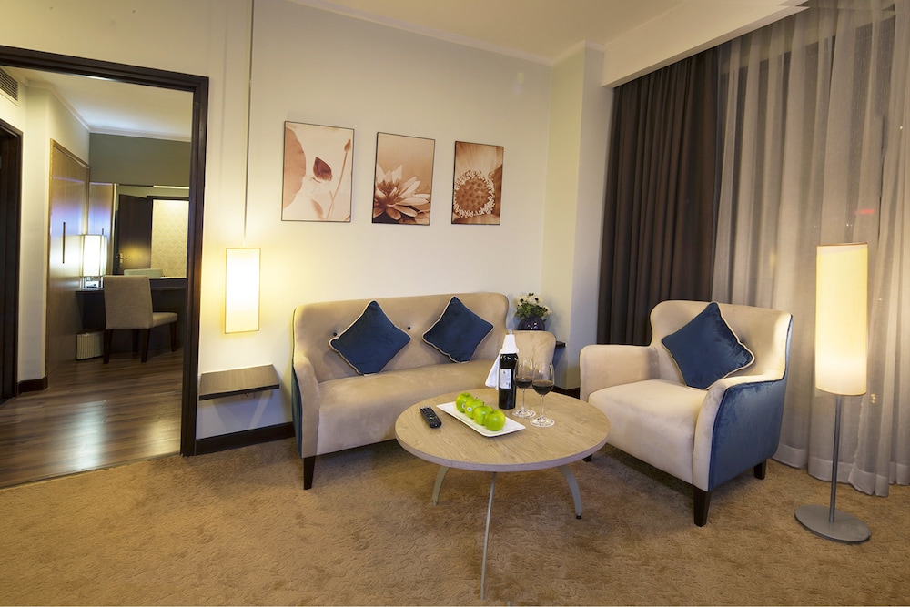 Vien Dong Hotel 35/50