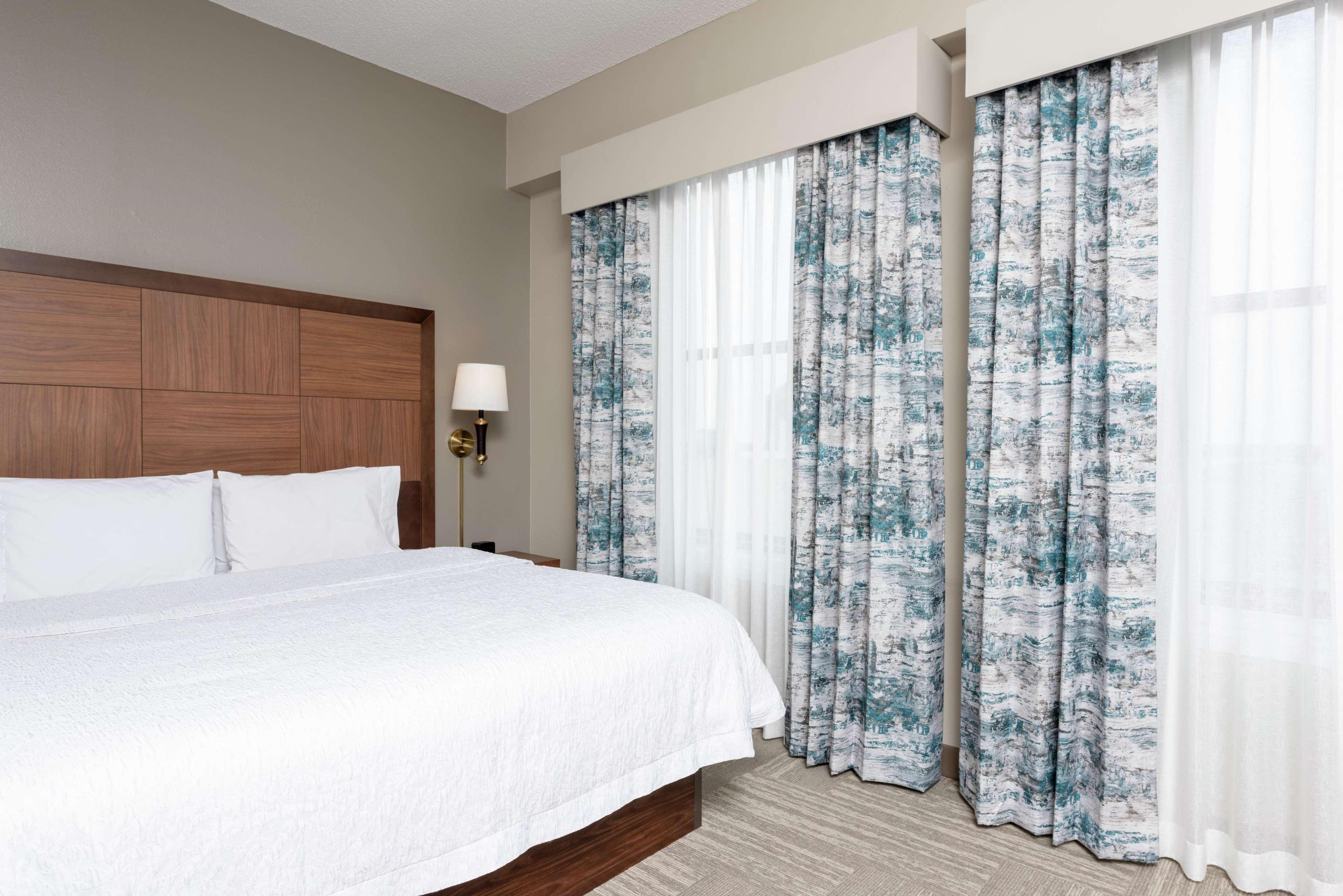 1 BEDROOM, SUITE, KING BED, SOFA