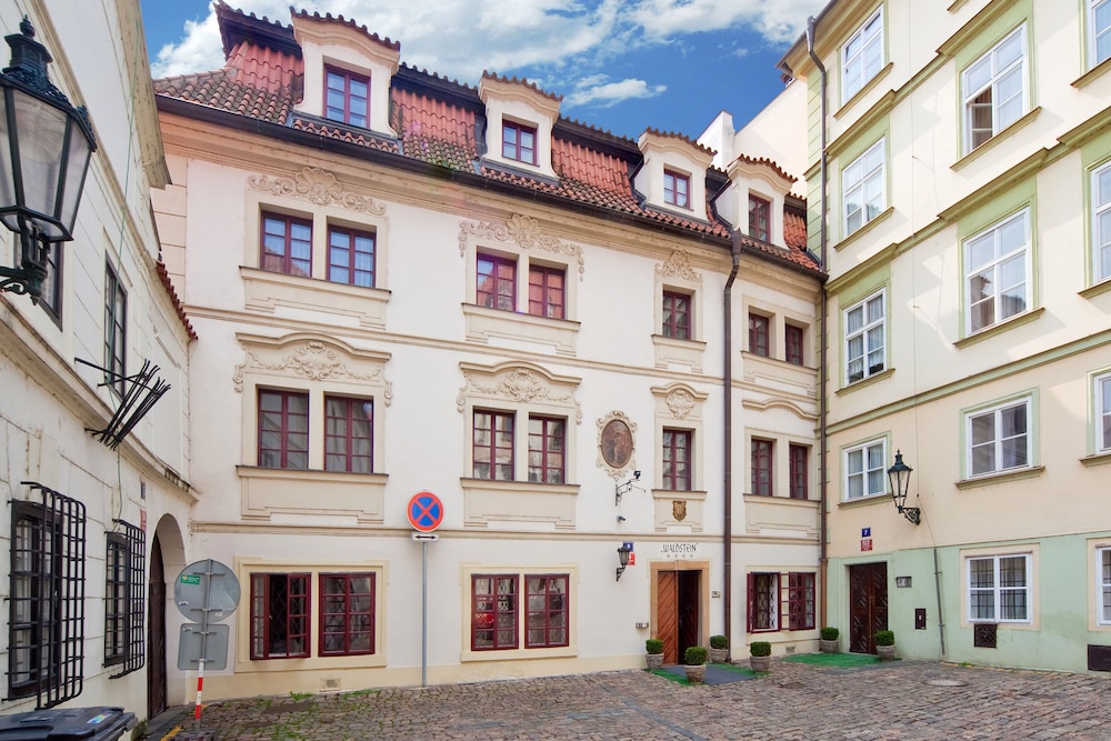 Waldstein Hotel 61/68
