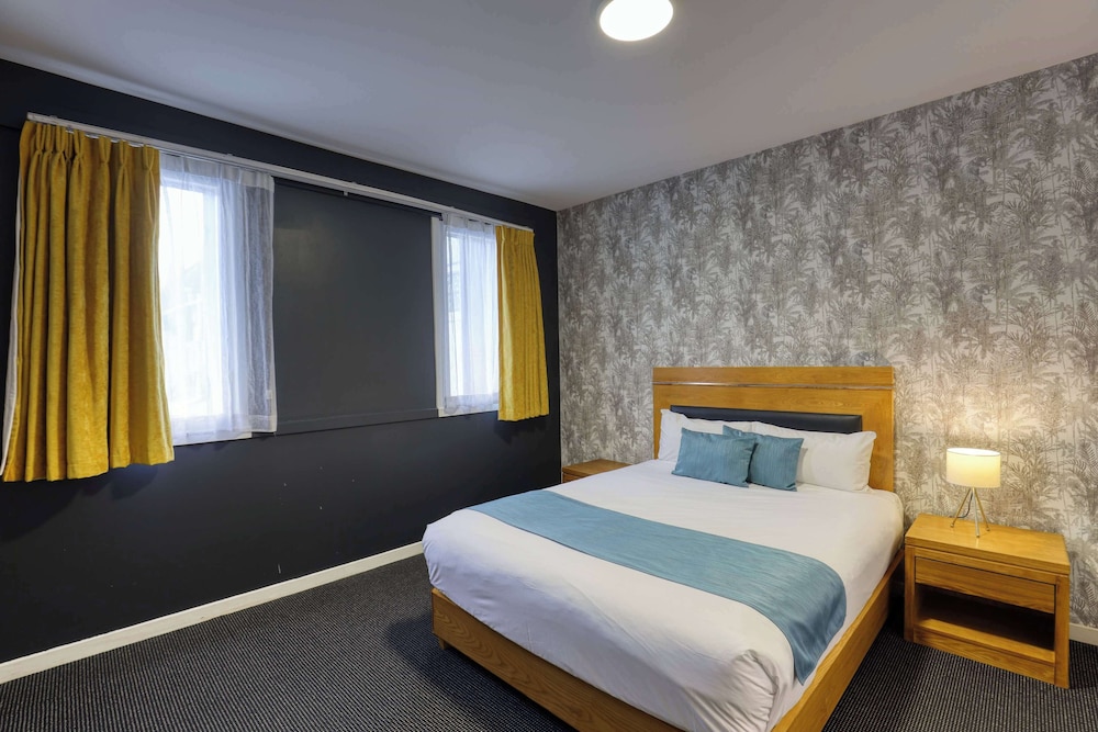 STUDIO, 2 QUEEN BEDS