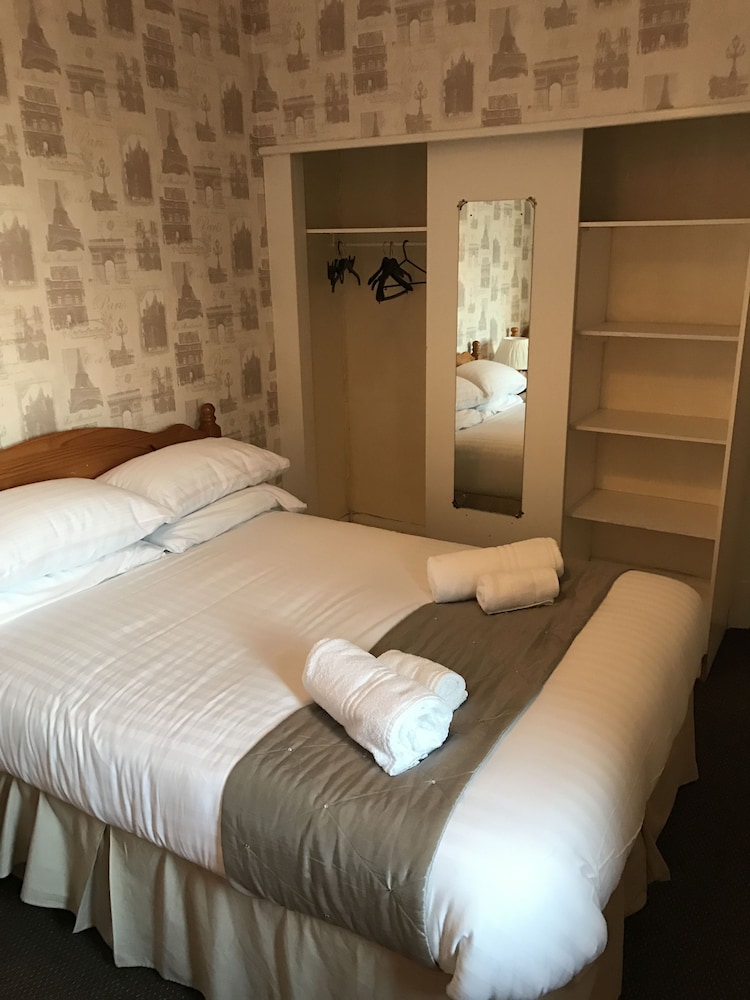 ROOM, DOUBLE BED