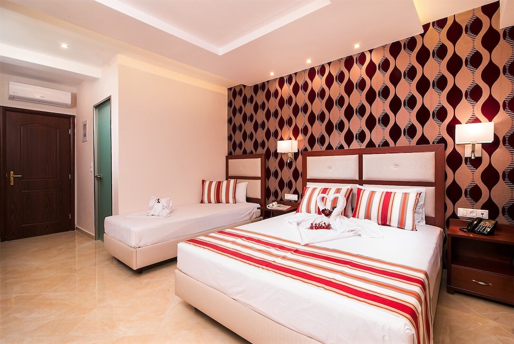 Diamond Hotel 12/50
