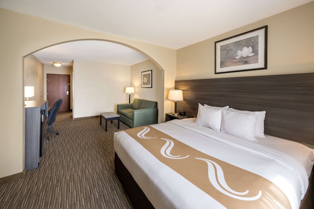 Quality Inn and Suites Fishkill South Near I-84 12/52