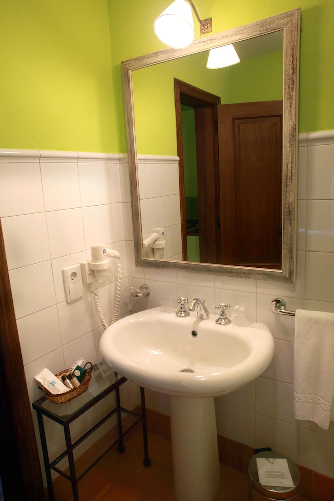 Hotel Monumento Pazo do Castro 48/50