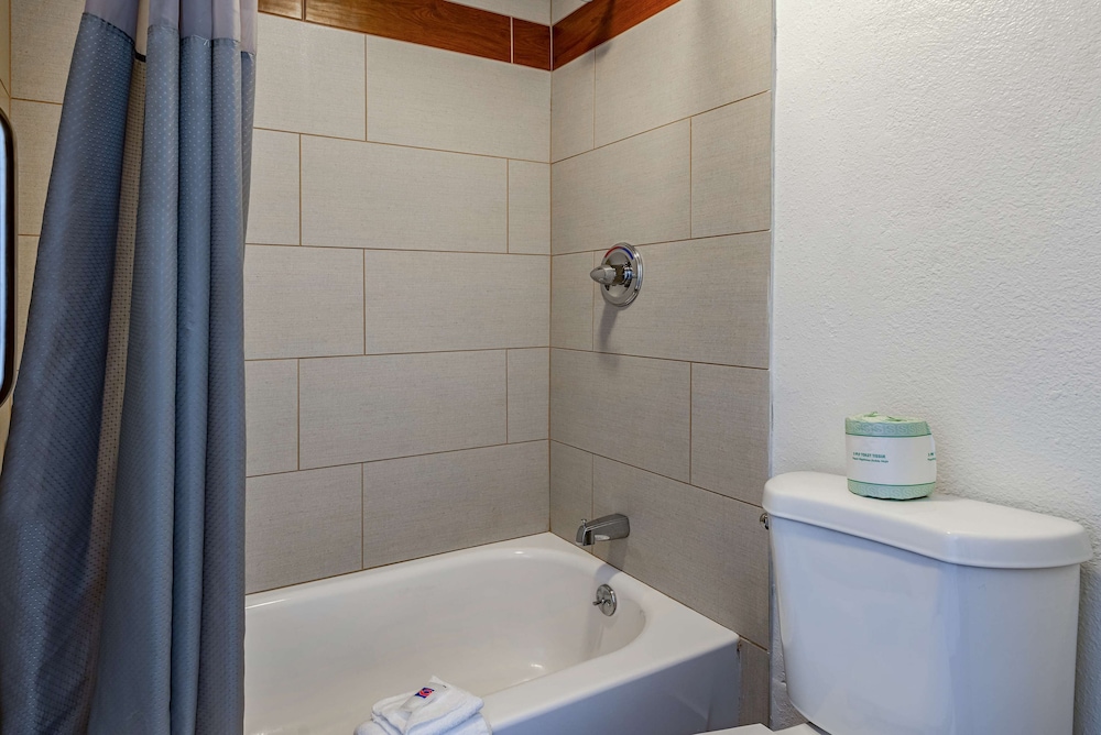 Days Inn by Wyndham Cincinnati I-71 16/28
