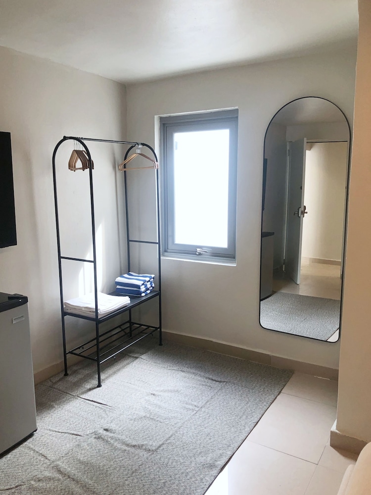The Pelican Poshtel 22/50