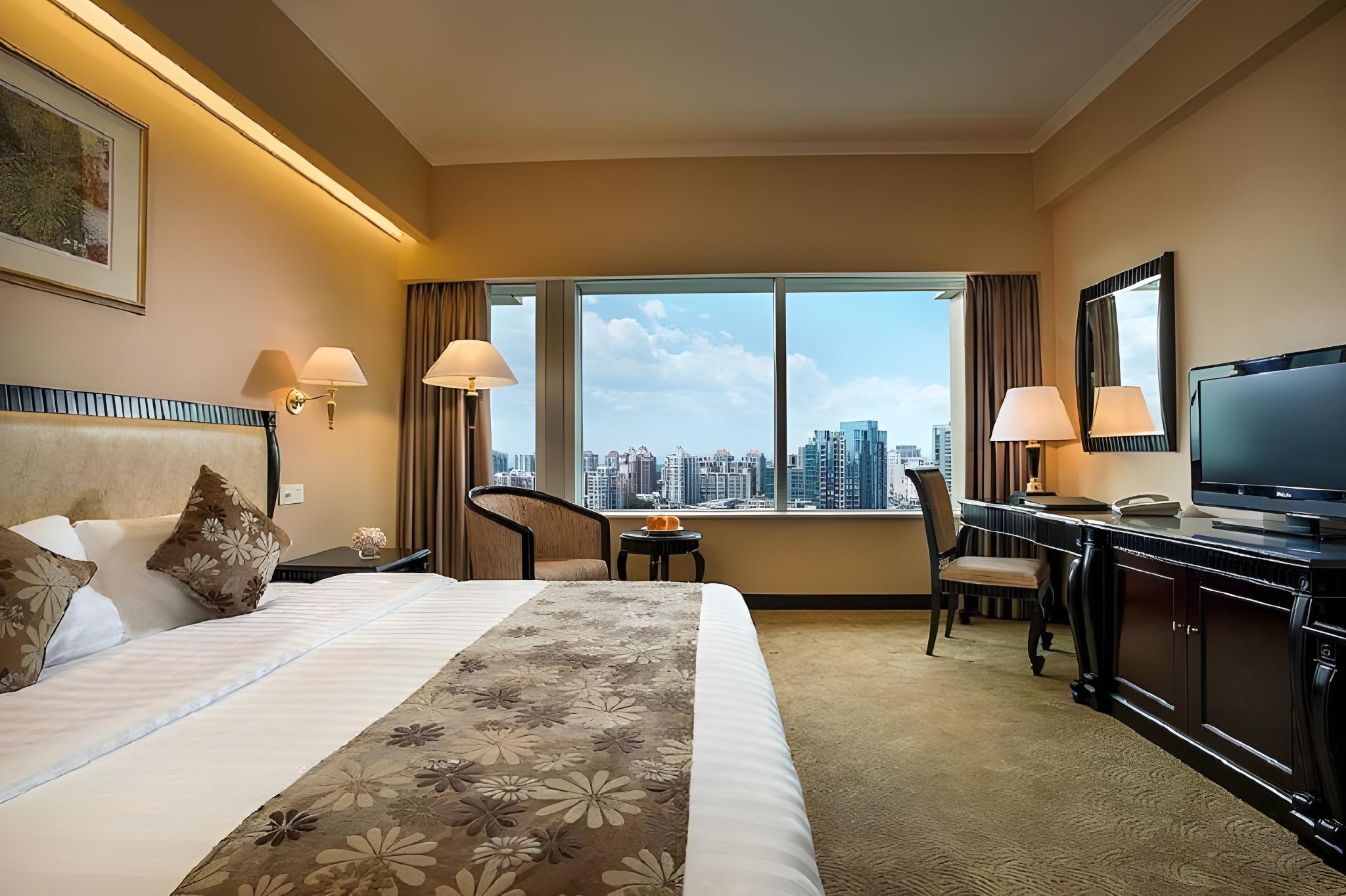 BUSINESS SUITE WITH DOUBLE ROOM