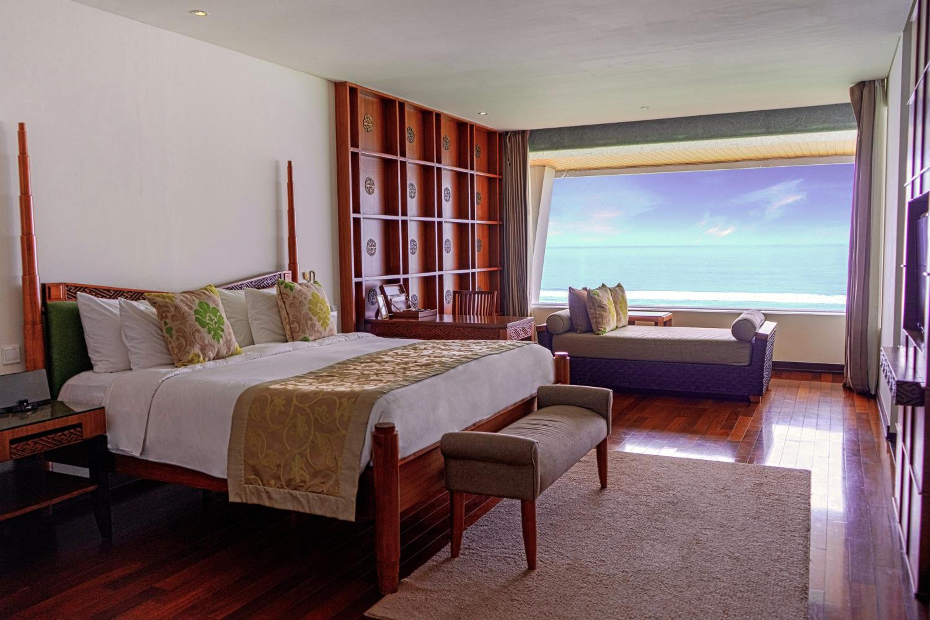 Ocean Front Samabe Pool Suite