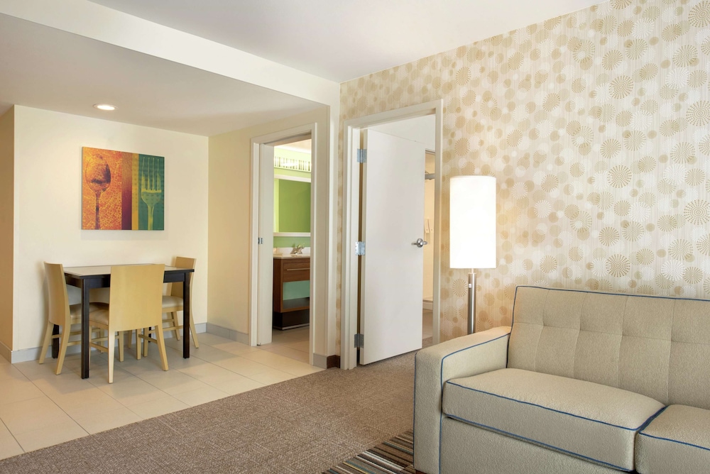 Home2 Suites By Hilton Milwaukee Airport 25/41