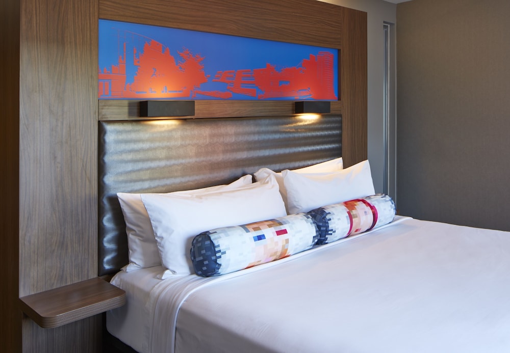 Aloft, King Bed