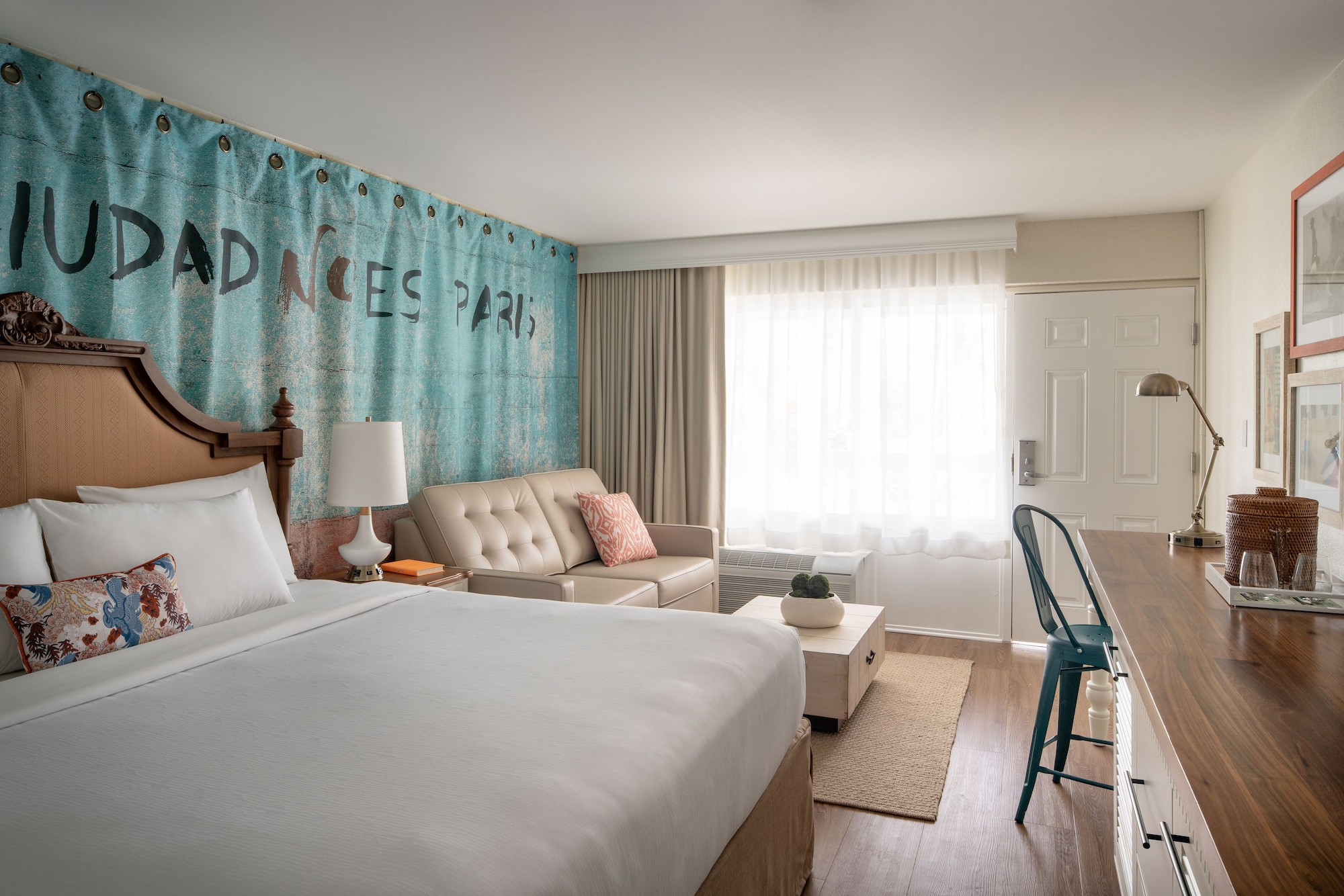 LUIS, PREMIUM, KING BED, BALCONY