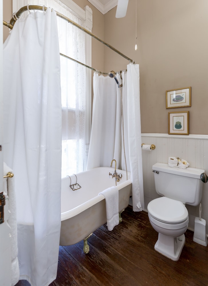Coppersmith Inn Bed and Breakfast 48/50