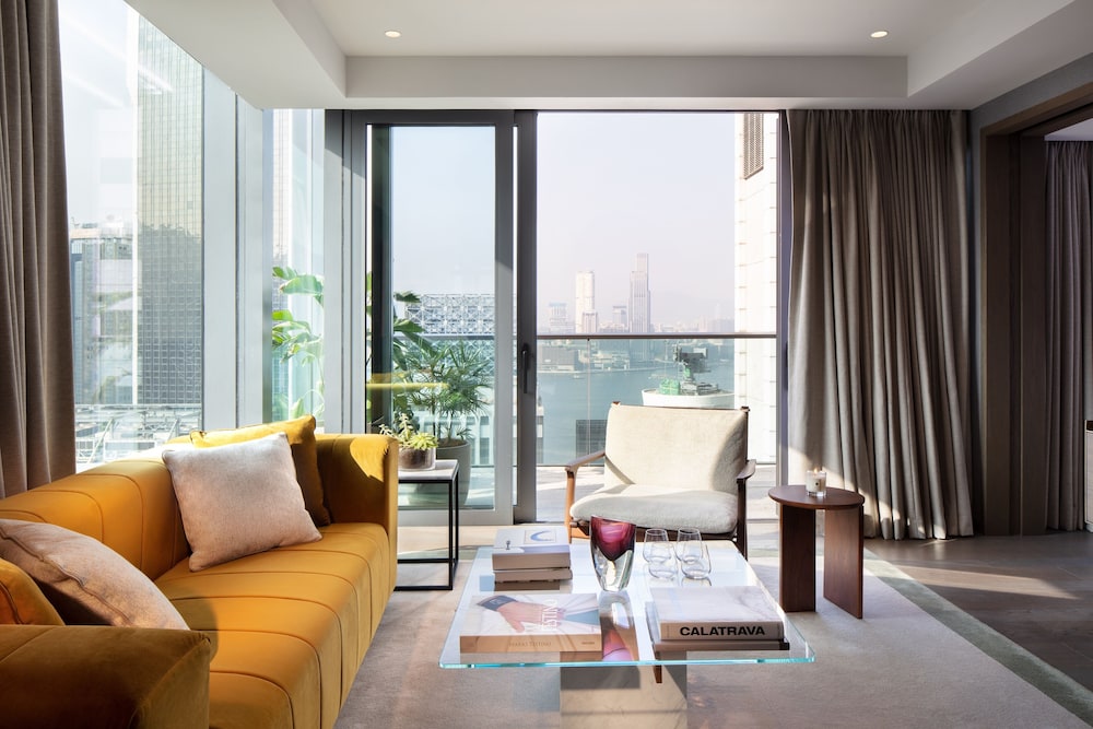 The Hari Hong Kong 34/51