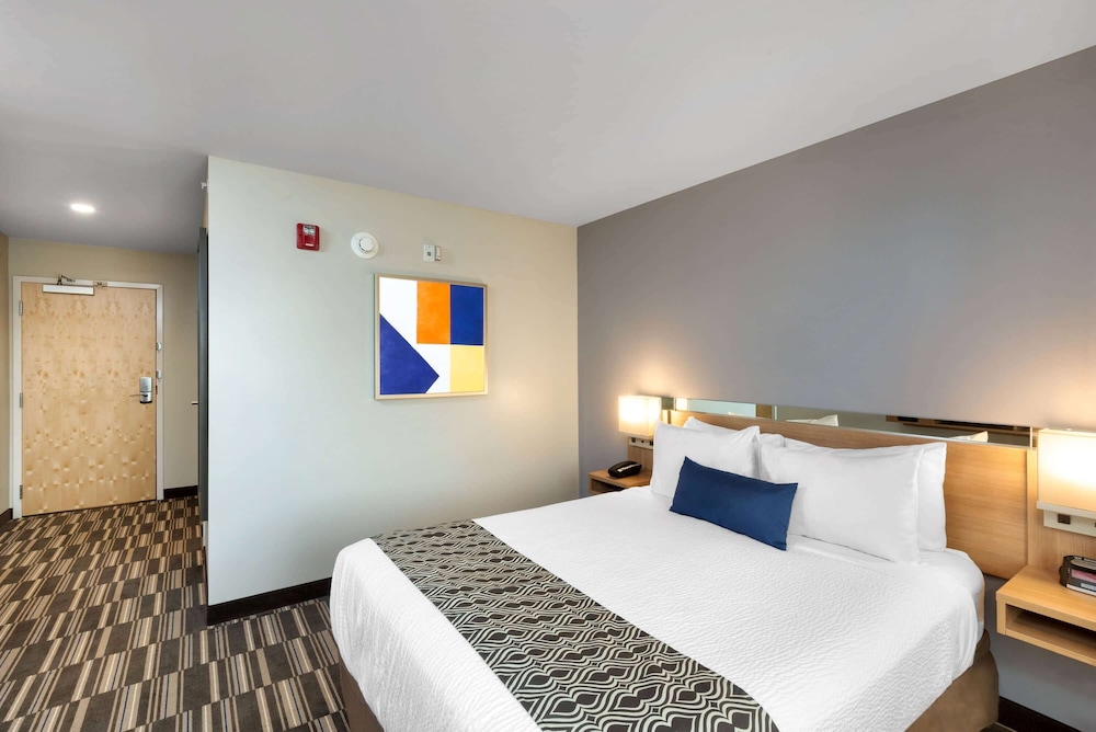 Microtel Inn and Suites by Wyndham Farmington 10/30