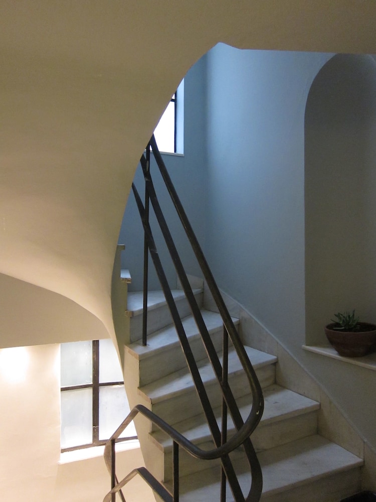 Concierge Athens I 26/50