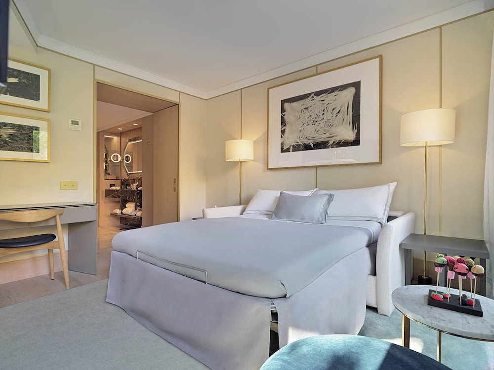 BARCELONA, SUITE