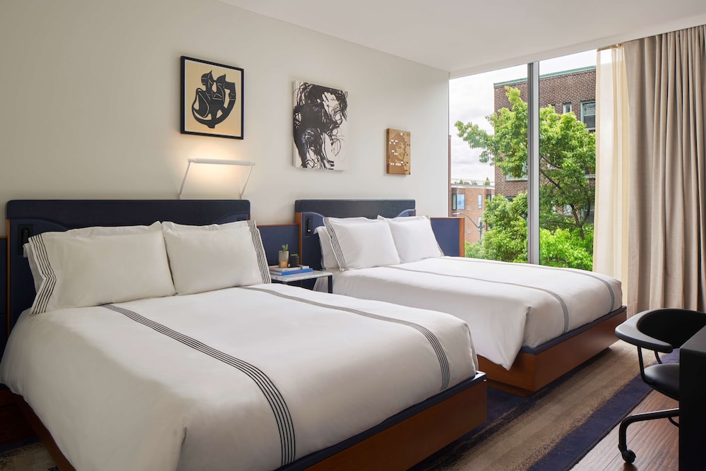 Room, 2 Queen Beds, City View