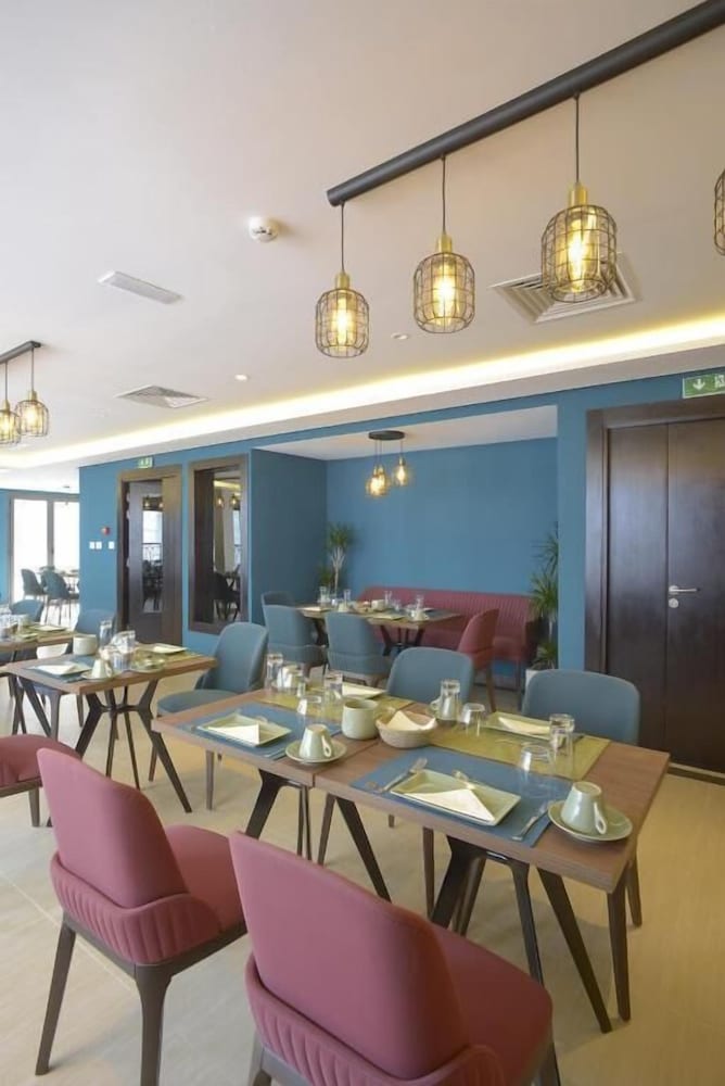 Maia Hotel Suites 37/44