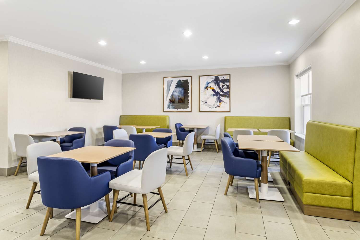 Comfort Inn & Suites Galveston Central Island near Pier 24/28