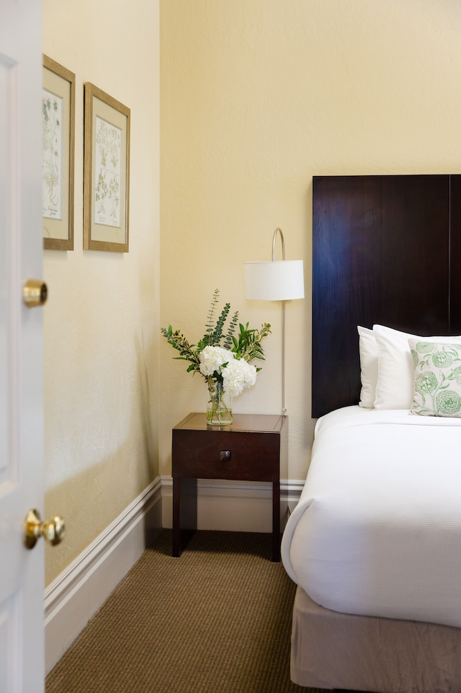 Healdsburg Inn on the Plaza, A Four Sisters Inn 11/54