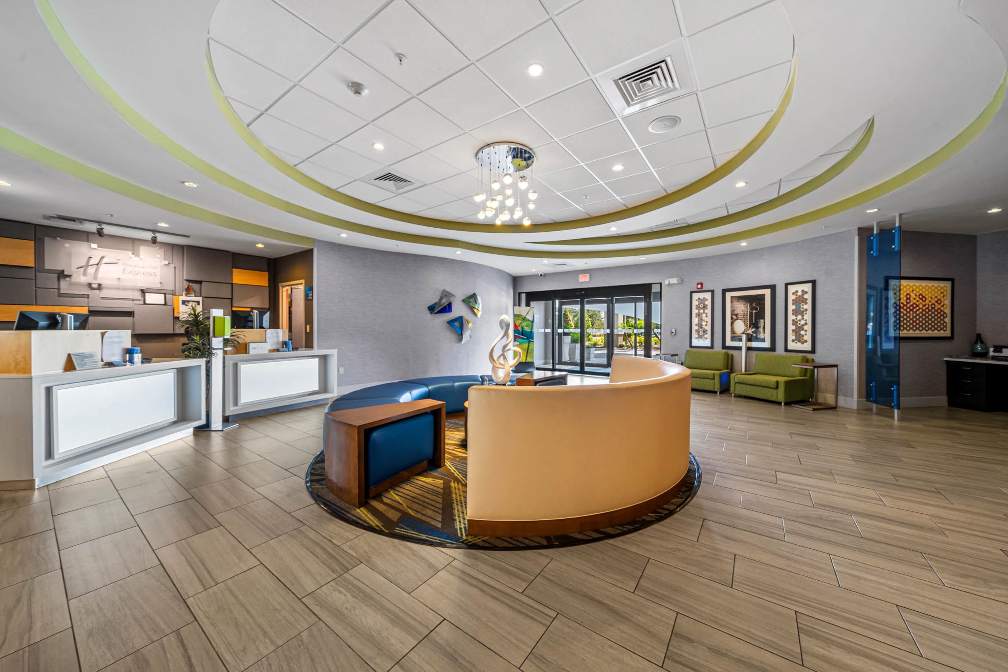 Holiday Inn Express And Suites Lakeland South 9/50