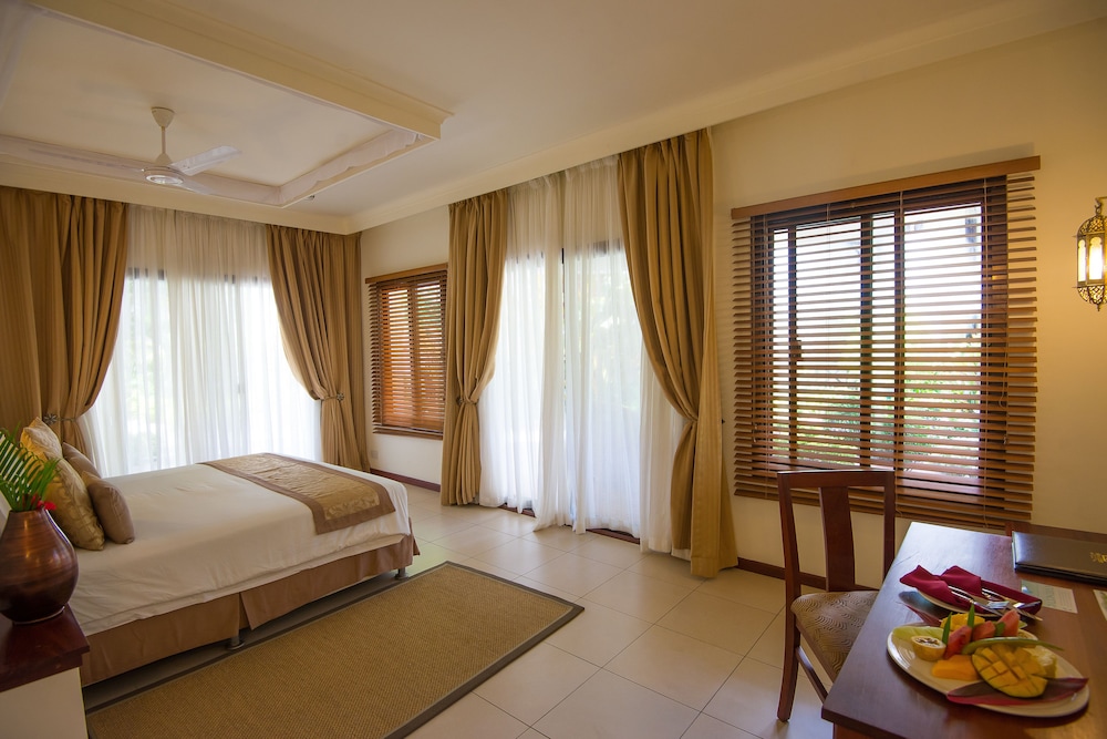 Sea Cliff Resort and Spa Hotel 50/80
