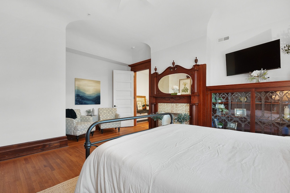 The Washington Boutique Hotel near Cedar Point & Sports Center 15/50