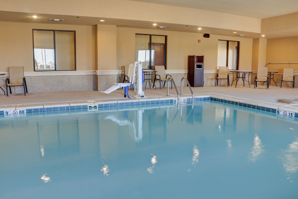 Holiday Inn Express Hotel & Suites Texarkana East 1/54