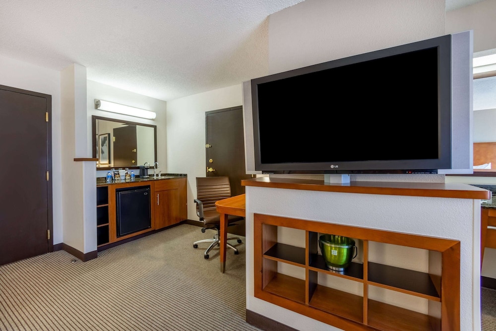 Wyndham Garden Kansas City Airport 55/62