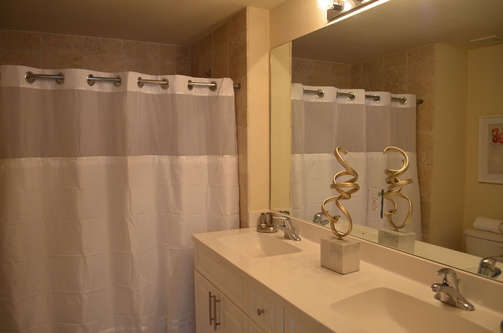 Fort Myers Luxury Vacation Condo 46/47