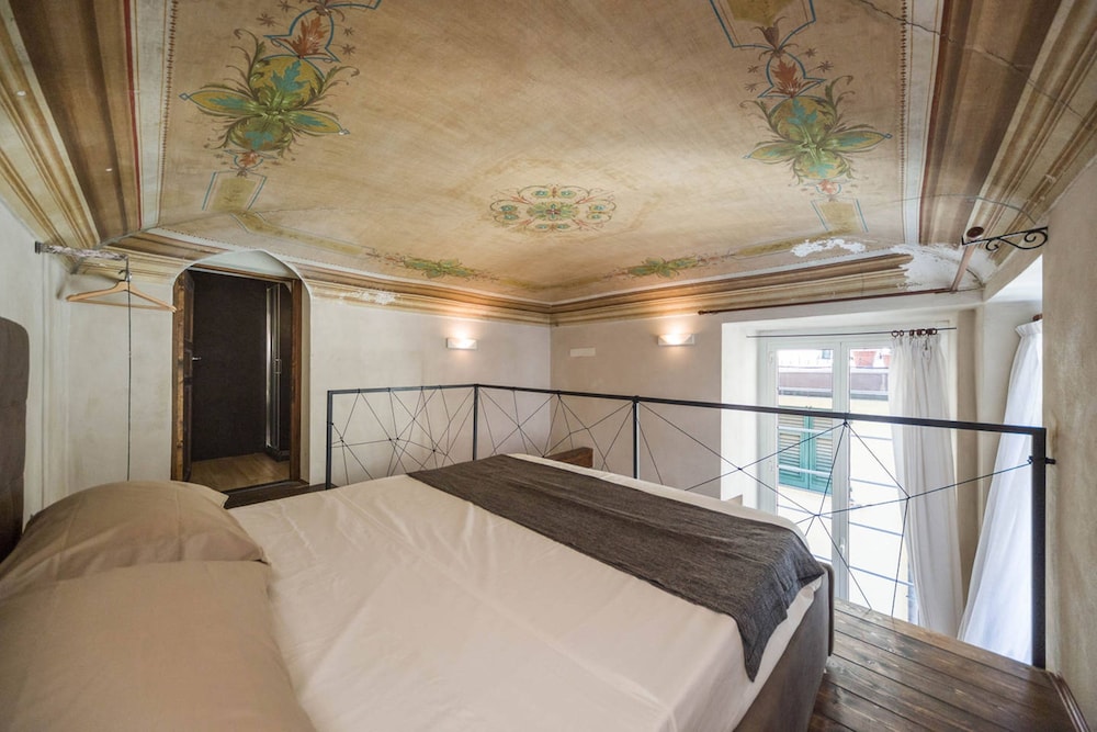 LUXURY, STUDIO, SUITE, KING BED, SOFA