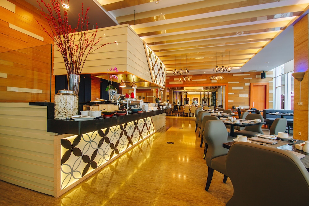 Js Luwansa Hotel And Convention Center 43/65