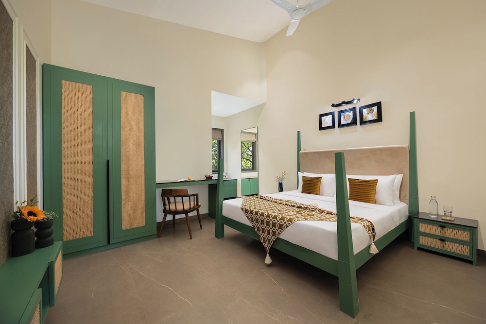 ELIVAAS Cloud 7 4 BHK Villa with Pvt Pool 13/72