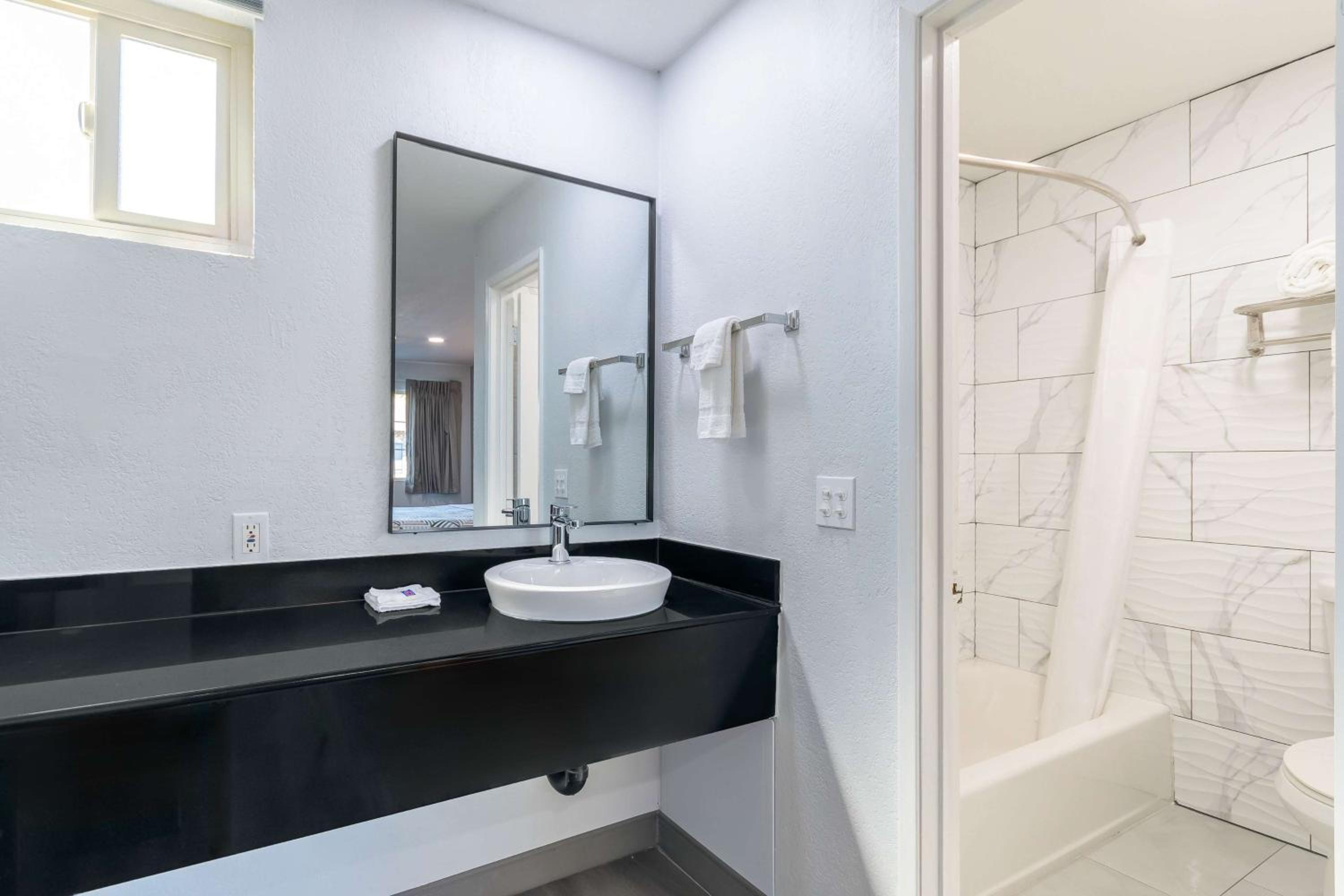 غرفة بسرير كينج، Motel6 Willows, CA 6/6