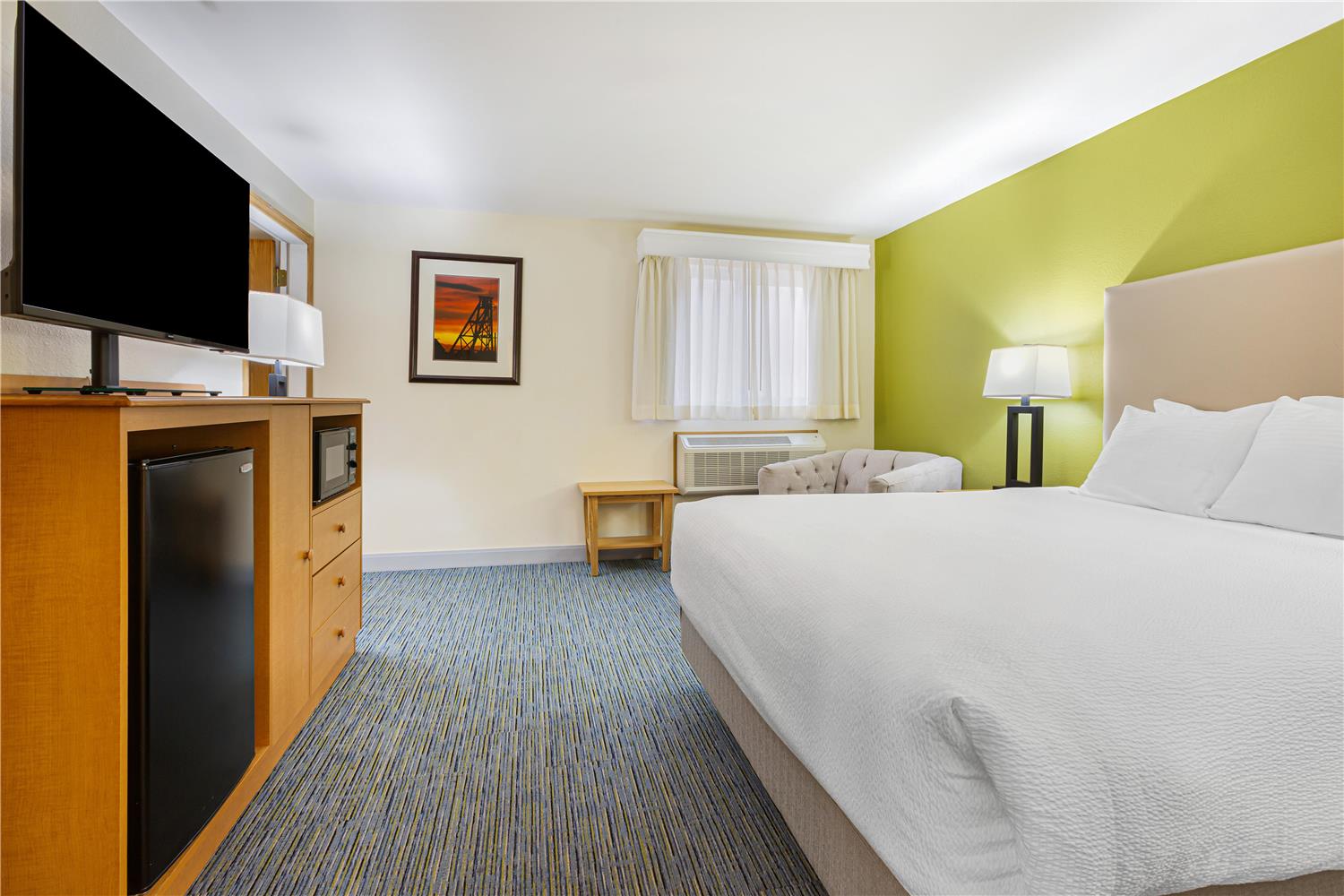 Suite, Queen Bed, 2 Bathrooms, Sofa
