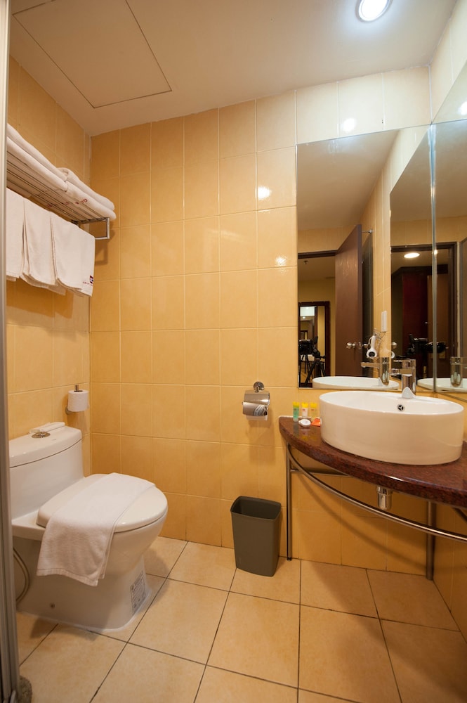 GAYA CENTRE HOTEL 41/42